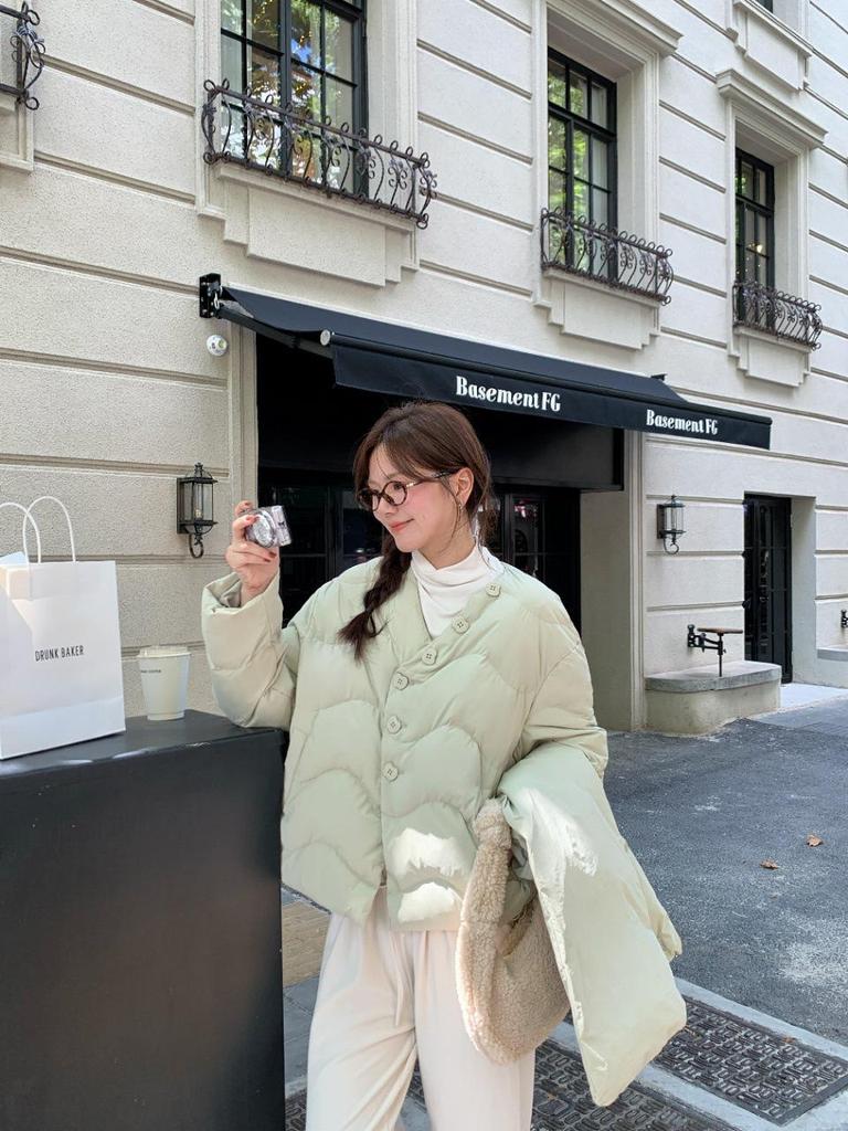 Women's Winter 2025 Scarf Collar Apple Button Down Jacket - Short Style, Sweet Petite White Duck Down Coat