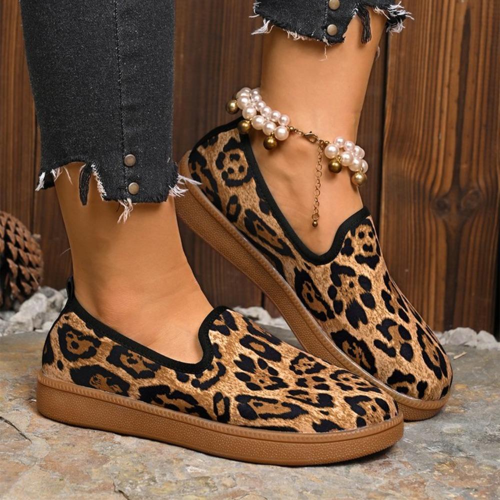 Fashion Women Flats Wedge Leather Fashion Comfortable Shoes Women Slip On Nurse Shoes Outdoor Plus Size 36-43