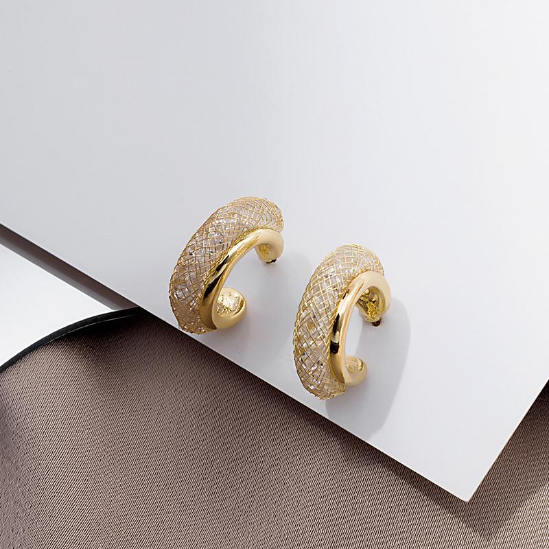 Chic and Elegant Metal Minimalist Earrings with Exquisite C-Shaped Ring and Zircon Border