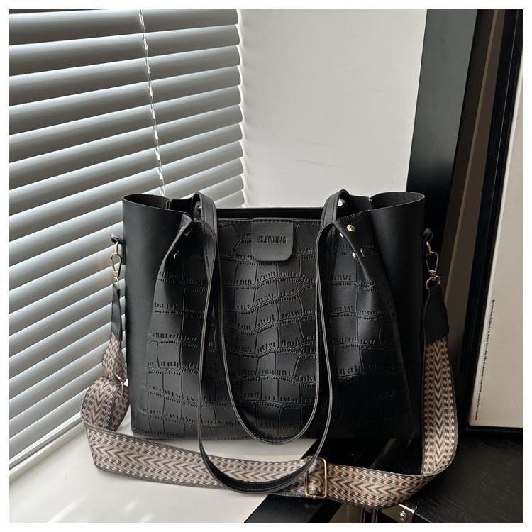Fashion Bag For Women With Pu Material And Large Capacity For Daily Use