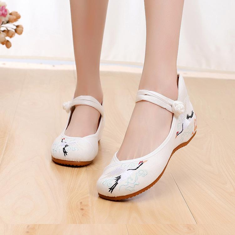 

Клиренс!!! No return or exchange! Mountain crane low heel, front lace-up embroidered cloth shoes, beef tendon sole ethnic style 40