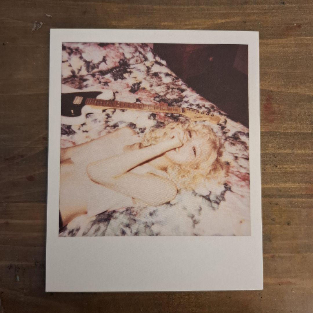 

[USED] Rosie Rose vinyl Polaroid-style trading card