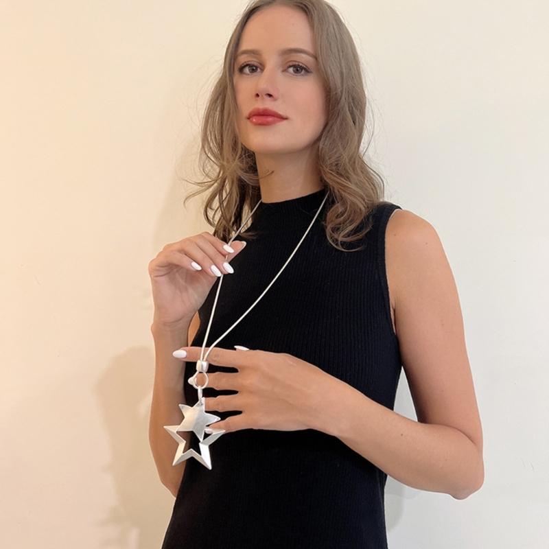 Fashion Trend Light Luxury Niche Sense Collarbone Chain Temperament Simple Cold Wind Five-pointed Star Hollow Necklace