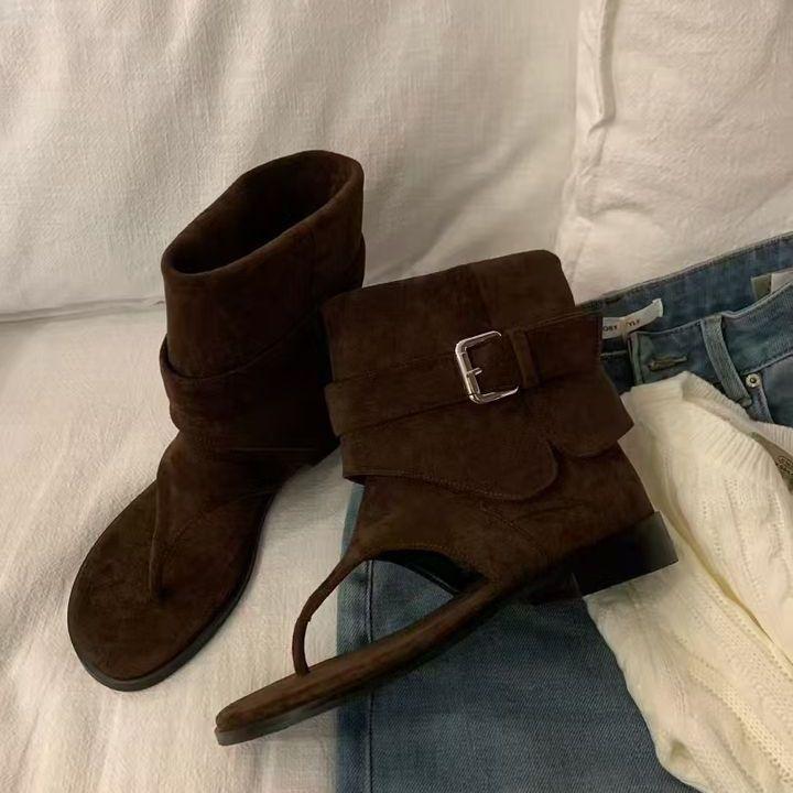 

Pinch feet open-toed thick-heeled belt buckle sleeve 2025 new cool boots women s summer fashion daily versatile flat-bottomed short boots 40 темно-коричневого
