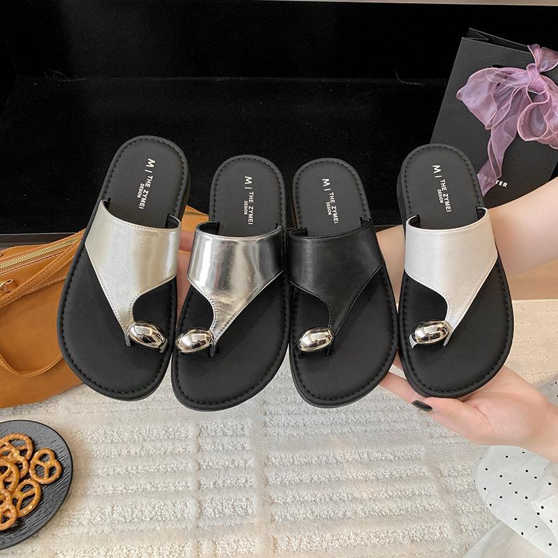 Thick-soled one-word set of toe slippers for women to wear in the summer of 2025, new models with skirts, flip-flops, Roman niche sandals