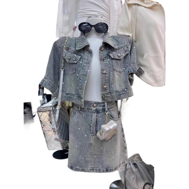 Set Denim Elegant de Vară cu Strassuri: Jachetă Retro cu Mânecă Scurtă + Pantaloni Scurți cu Talie Înaltă pentru Femei