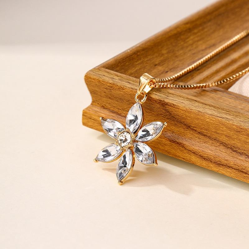 Flower Necklace New Alloy Jewelry Pendant Versatile Simple Niche High-end Jewelry Accessories Women