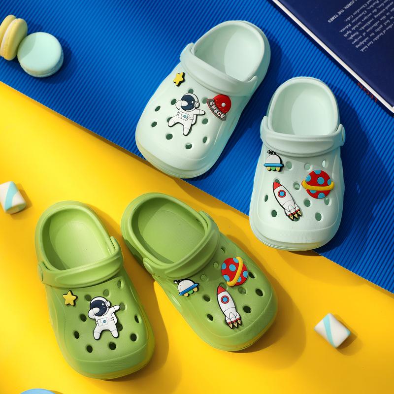 Kinder Lochschuhe Sommer Neuer Stil Jungen Baotou Rutschfeste Weichsohlen Sandalen Mädchen Niedliche Baby Strandschuhe