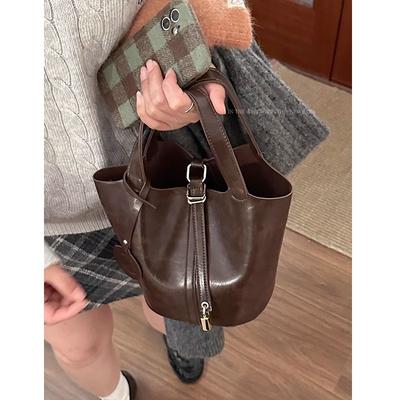 Casual Commuter Bucket Bag Autumn and Winter New Retro Messenger Bag Retro Large-capacity Portable Shoulder Bag Women