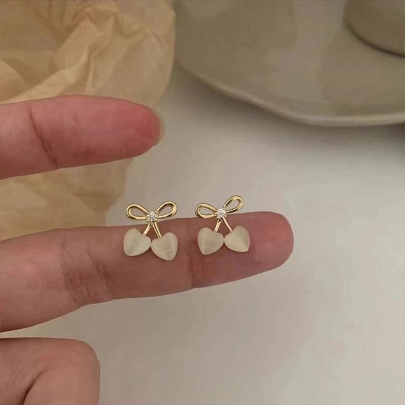 

Элегантные серьги-пусеты в виде бантика и сердца с вишней - Модный дизайн с характером