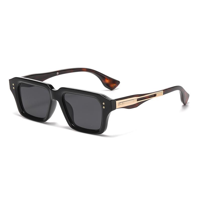 New Retro Square Sunglasses Women Gradient Leopard Shades UV400 Fashion Clear Lens Men Trending Rivets Frame