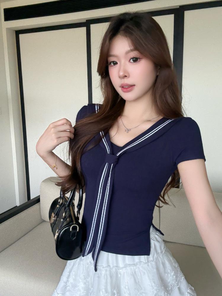Korean Style Sailor Collar White T-shirt with Side Slit - Slimming, Flattering, and Pleated Cropped Design (2026)