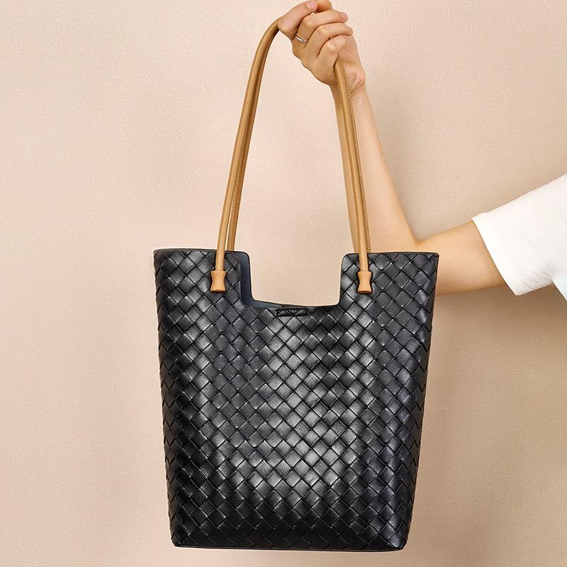 Tote Bag High-end Sense Large-capacity Women's Leather New Versatile Commuter Shoulder Bag Niche Fashion Woven Bag