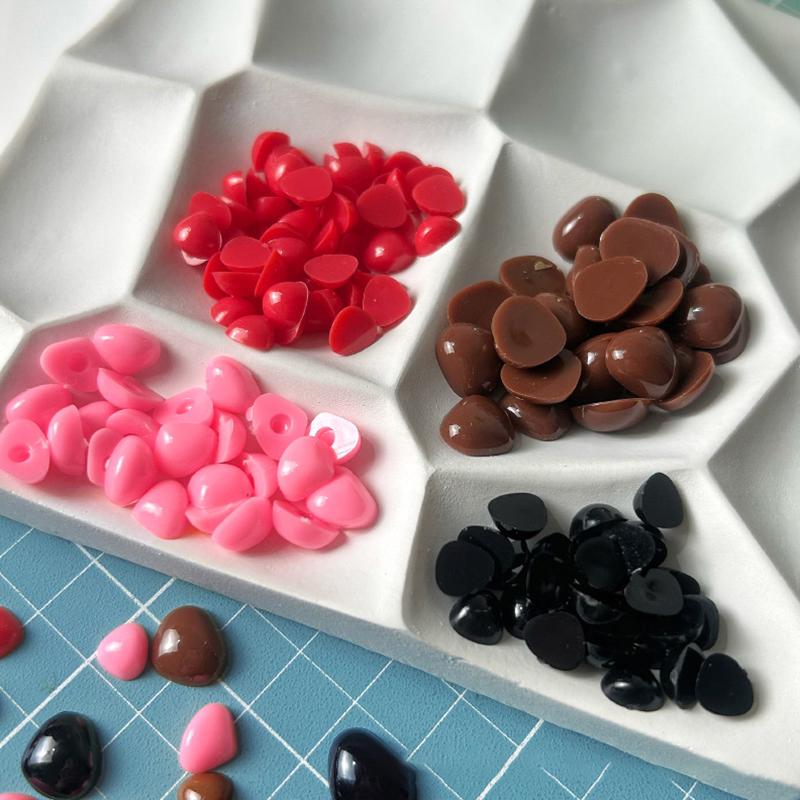 50Pcs Triangle Practical Doll Nose Cartoon Plush Toys Manual DIY Plastic Flat Bottom Triangle Nose Accessories