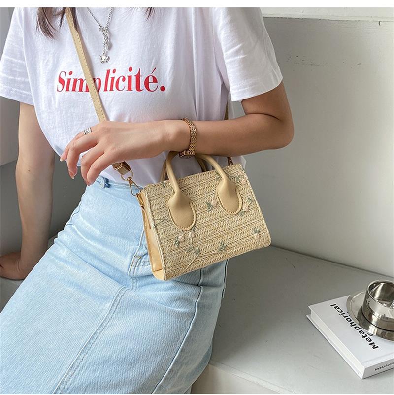 Woven Bag 16*8*13.5cm Flower Handbag Grass Bag Straw Weaving+Pu Shoulder Bag For Daily Use Women'S Fashi Casual Outfit