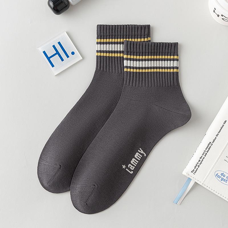 Frühlings- und Sommer Herren Nahtlose Mid-Top Baumwollsocken, Feuchtigkeitsableitend, Desodorierend, Trendige Freizeit-Sportsocken