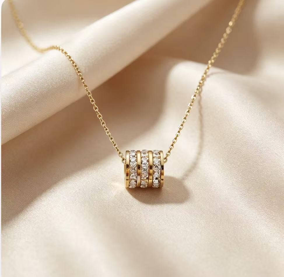Women's Light Luxury Zirconia Inlaid Titanium Steel Pendant Necklace