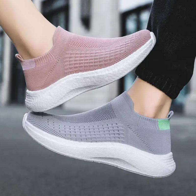 

Пара легких кроссовок больших размеров для мужчин с круглым носком, легкие кроссовки, нескользящие мокасины, женская сетчатая дышащая вулканизированная обувь