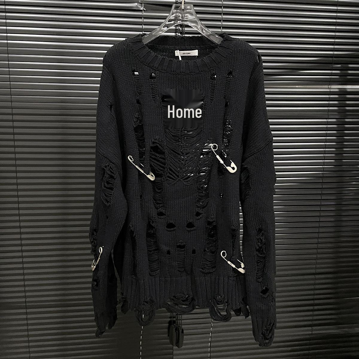 

Женский рваный свитер в американском стиле с украшением булавкой - Уютный вязаный топ Small чёрный