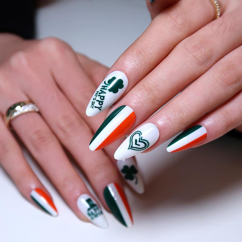 24 Pezzi/Set Unghie Veloci Trifoglio Cuore Cappello Cartone Animato Unghie Finte Adesivo Indossabili Impermeabile Manicure Unghie Finite