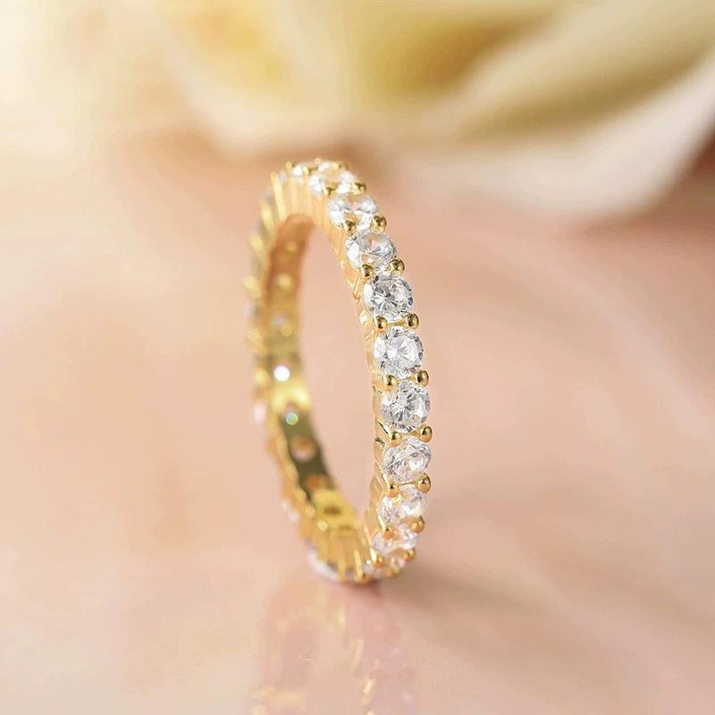 Anello Classico Pavé di Diamanti: Placcato Oro Bianco, Regalo Versatile e Lussuoso per San Valentino per Donne