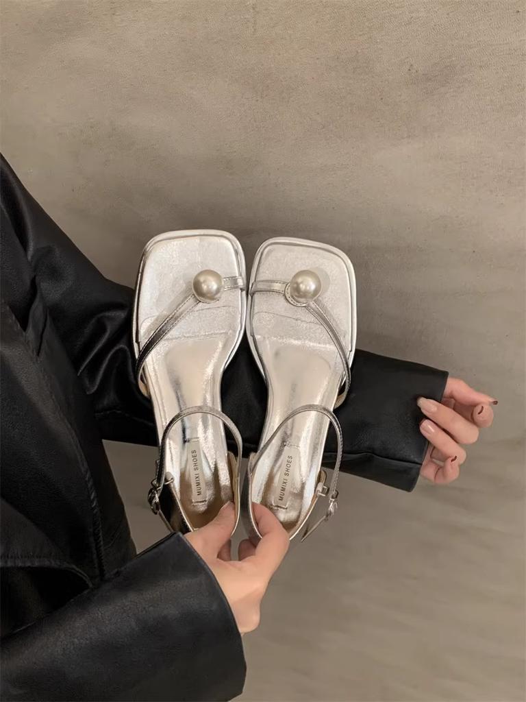 French High-end Pearl Open-toed Sandals Women's Summer 2025 New Shoes Square Heel Silver Roman Shoes