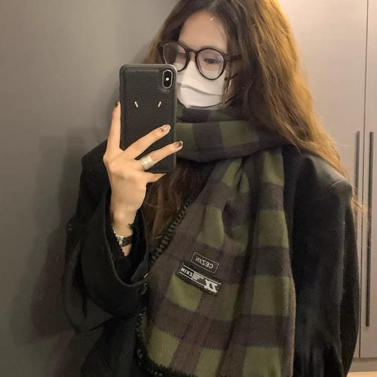 High-end scarf women's winter new Korean versatile retro plaid shawl thickened warm scarf dual-purpose