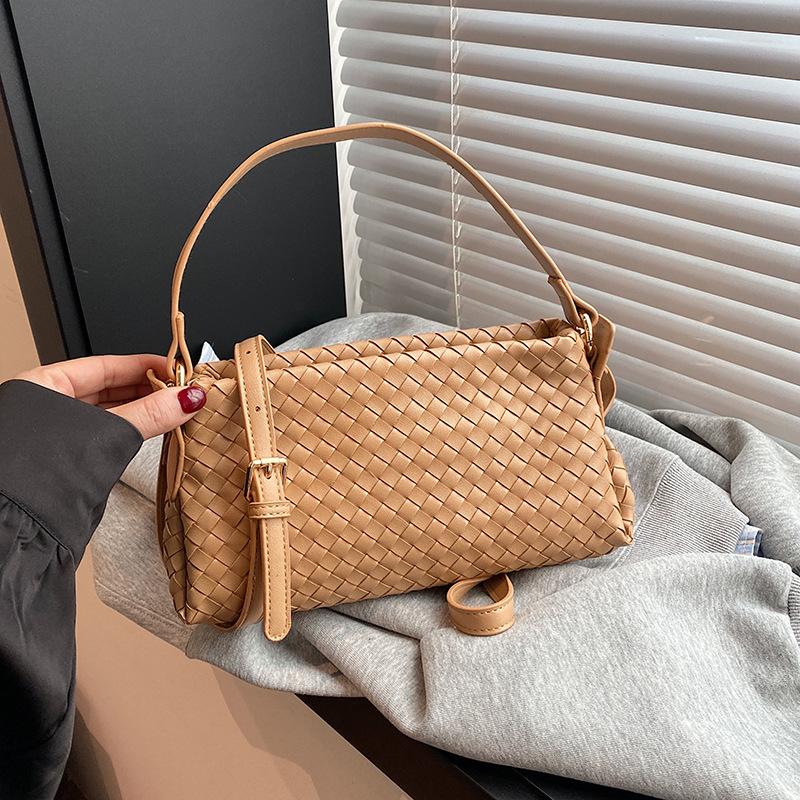 Simple bag women's new niche atmospheric woven bag fashionable versatile commuter shoulder messenger bag