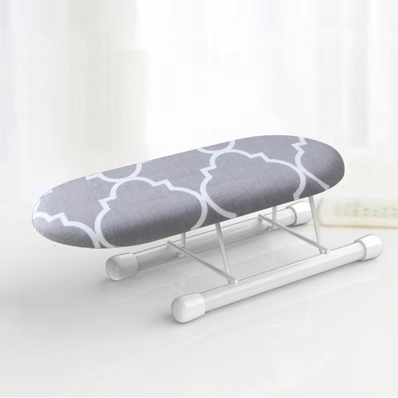 

Портативна міні-стійка для прасувальної дошки для рукавів для одягу та сорочок. Невеликий розмір. Легко зберігати та переносити, включаючи кронштейн D