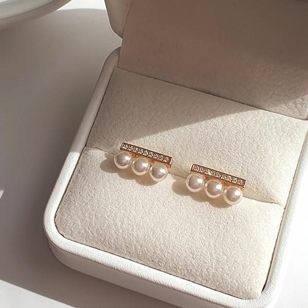Women's Daily Accessory Pearl Earrings Taki