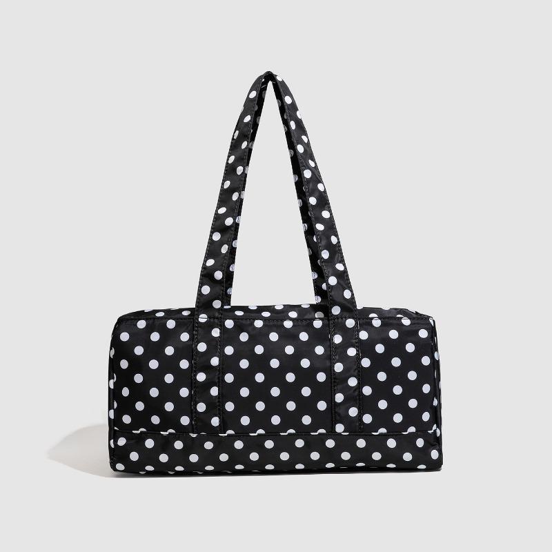 A Large-capacity Single-shoulder Bag for Casual and Versatile Travel