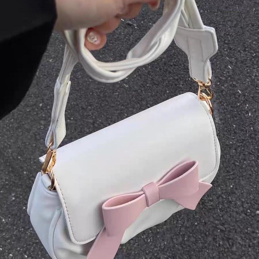 2025 new fashion versatile sweet girl heart saddle bag women's messenger bag pleated cloud bag bow bag