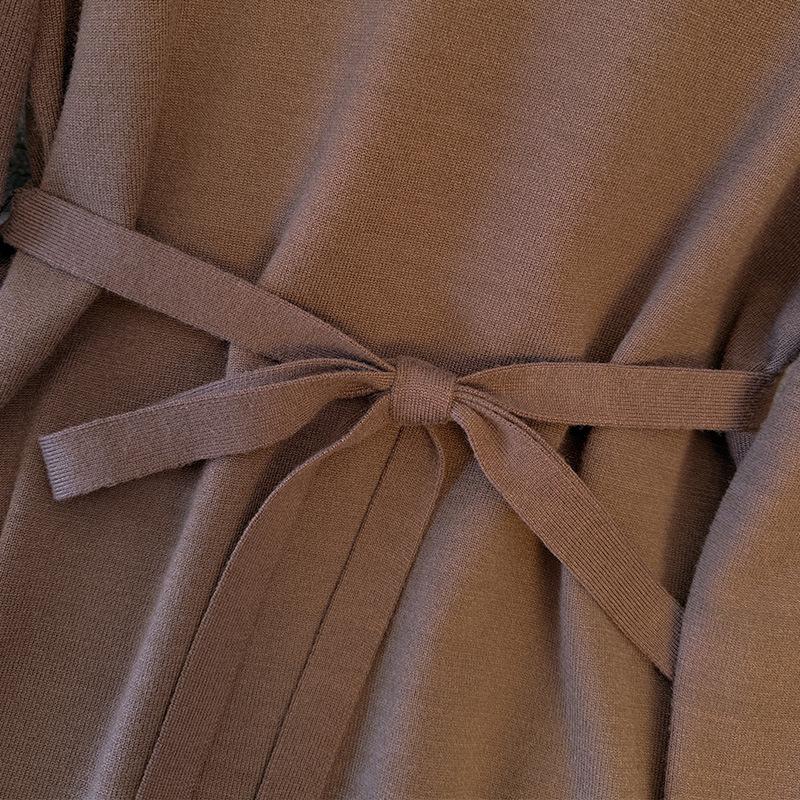 The New Large-sized Women's Clothing for Autumn and Winter Features A Fashionable and Stylish Design. Wear A Knitted Sweater Over It