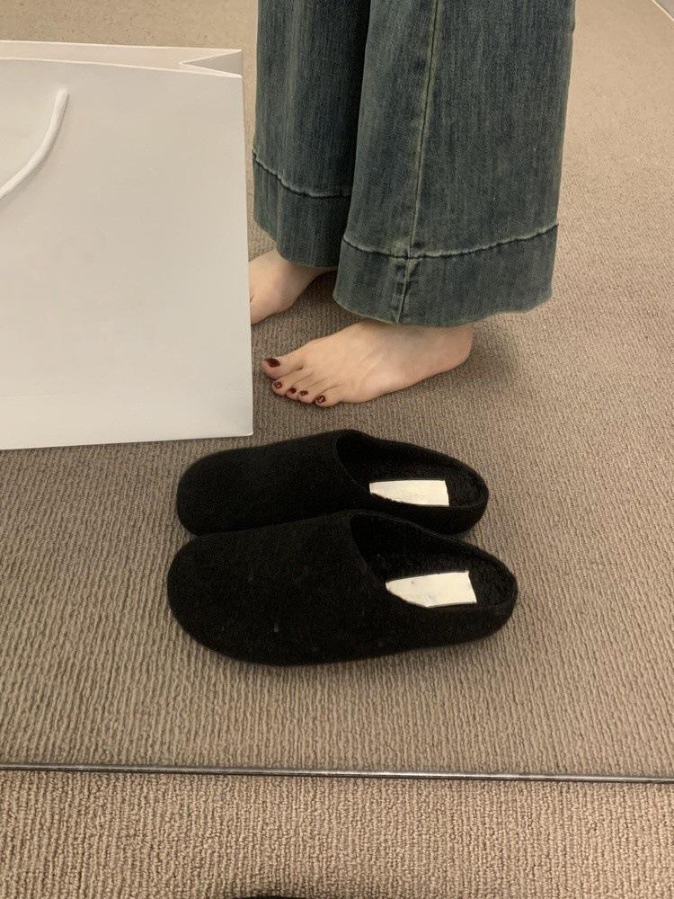 

Mori retro gray woolen Birkenstocks for women s autumn and winter wear 2025 new one-pedal lazy velvet half slippers 40