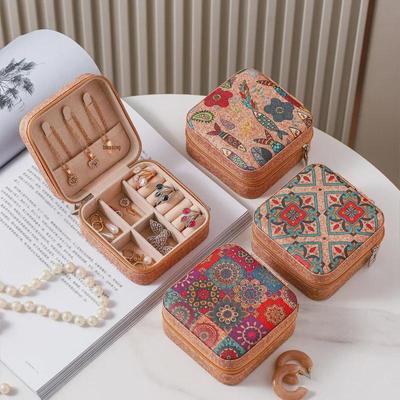 Kompaktowe pudełko do przechowywania biżuterii w stylu retro - mały skórzany organizer na pierścionki