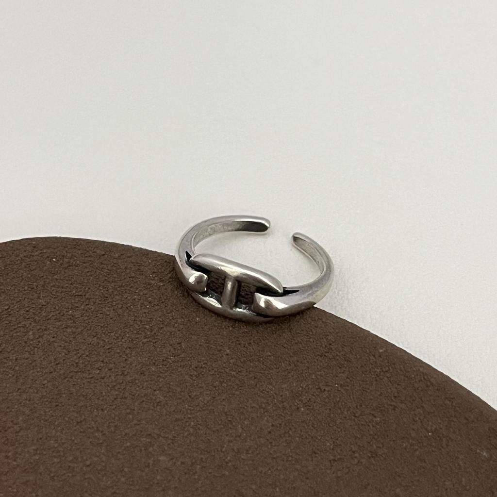 Retro Geometric Pig Nose Ring: Stylish Open Luxury, Korean Fashion Finger Ring for Women