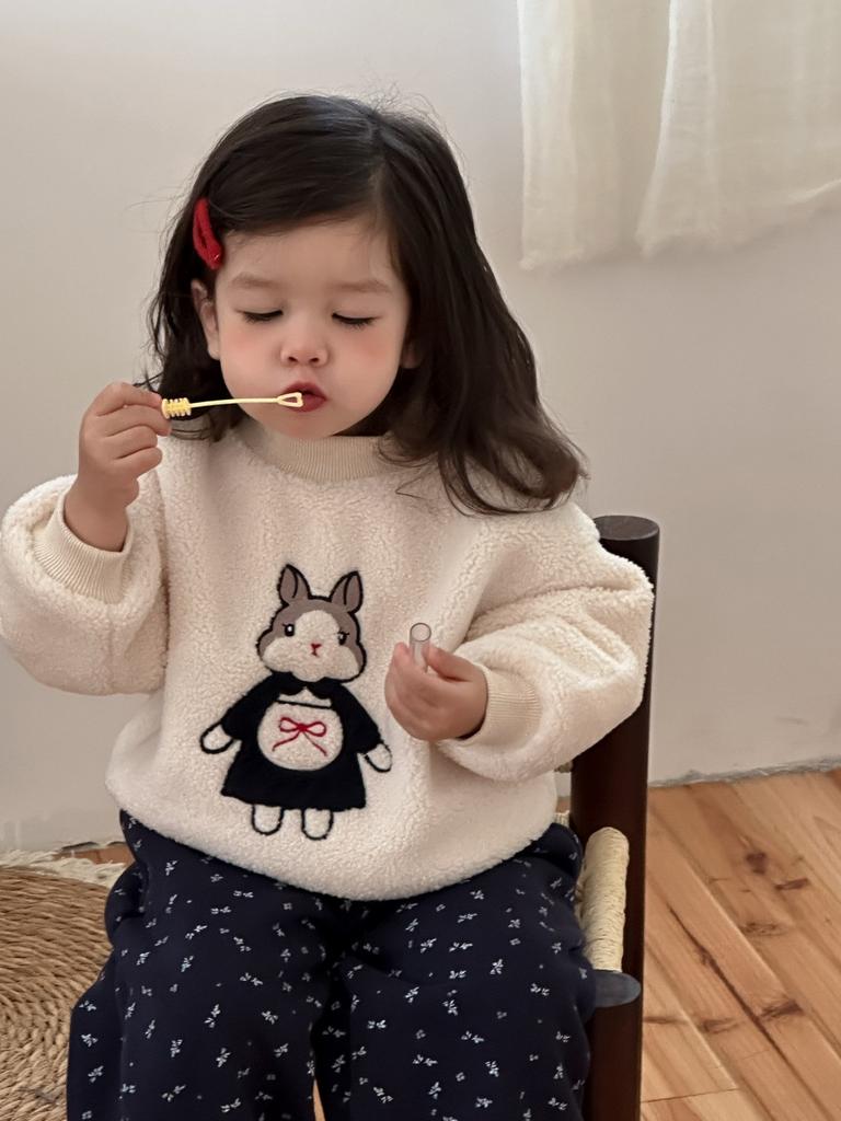 Baby clothes thickened autumn and winter children's clothing new children's winter clothing girls wool sweater fleece set