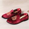 Nya Mode Vardagliga Klänningsskor För Män Spetsig Broderimönster Slip On Loafers Bröllop Formella Skor Zapatos Hombre
