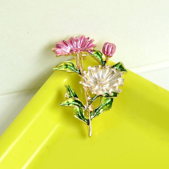 Brosche Pin Emaille-Farbe Drei Chrysanthemen Design Zinklegierung Pin Mäntel Anzüge Pullover Kleider Abzeichen Partyzubehör