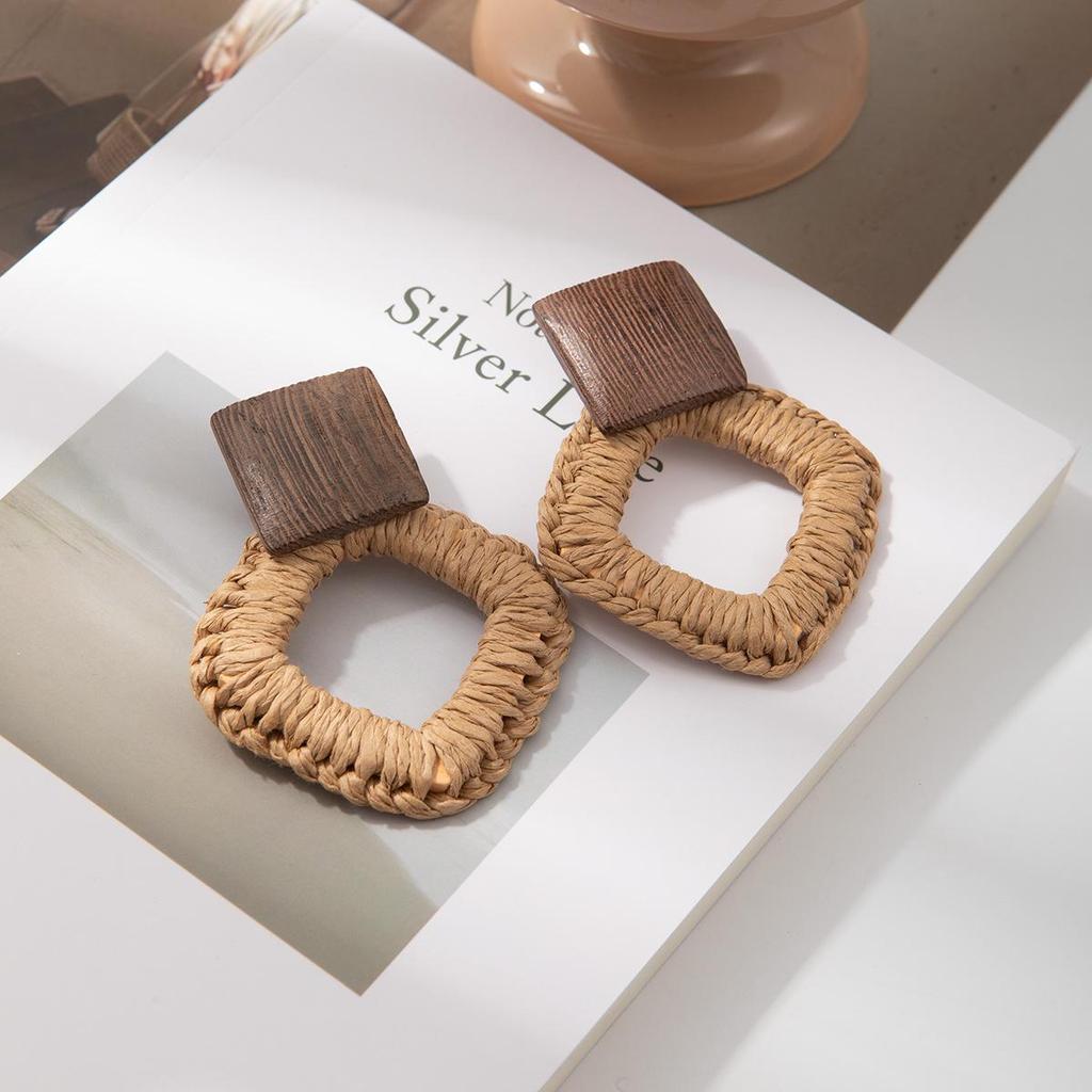 European Retro Geometric Raffia Earrings: Vacation-Style Wooden Hollow Long Accessories for Women