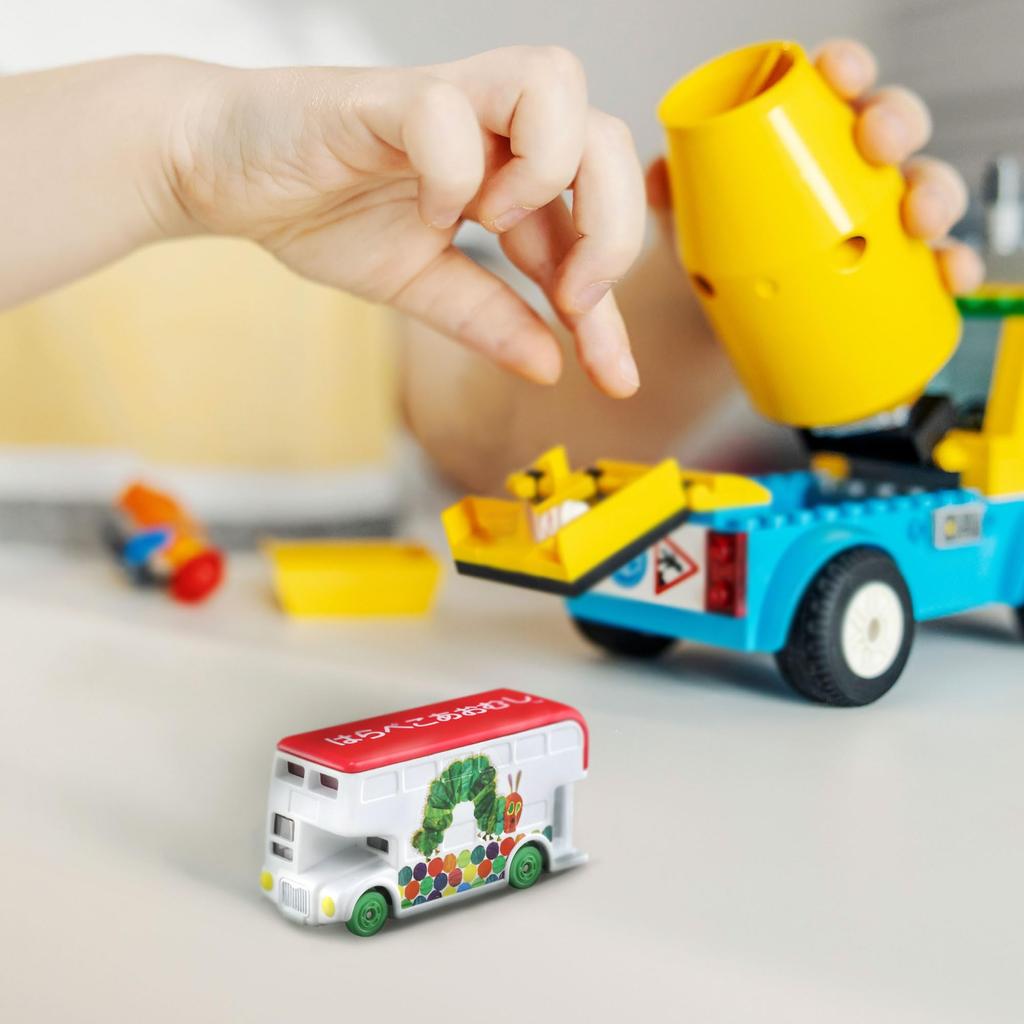 TAKARA TOMY Tomica Dream Tomica SP Obrázková kniha Sbírka mini autíček Velmi hladová housenka Věk 3+