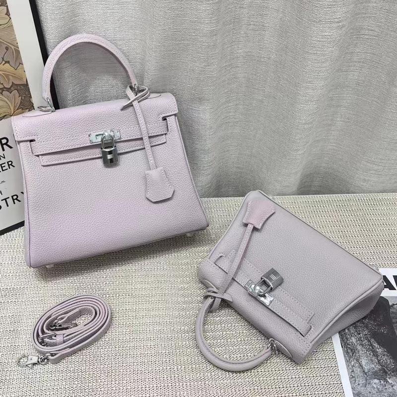 Kleine Tasche mit breitem Schultergurt, Minitogo Rindsleder, neue kleine Umhängetasche aus Leder mit einer Schulter