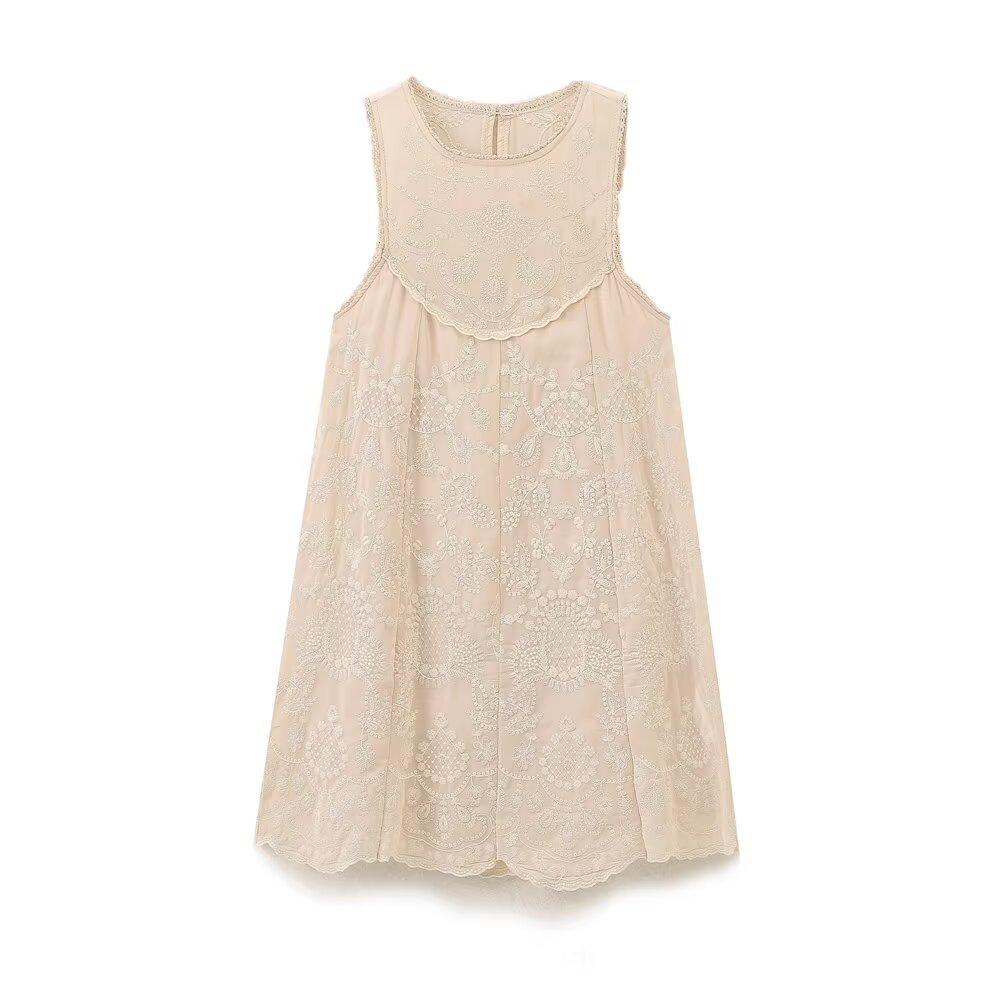 Summer New Women's Clothing, European and American Style Fashion Series Contrasting Color Embroidery Dress