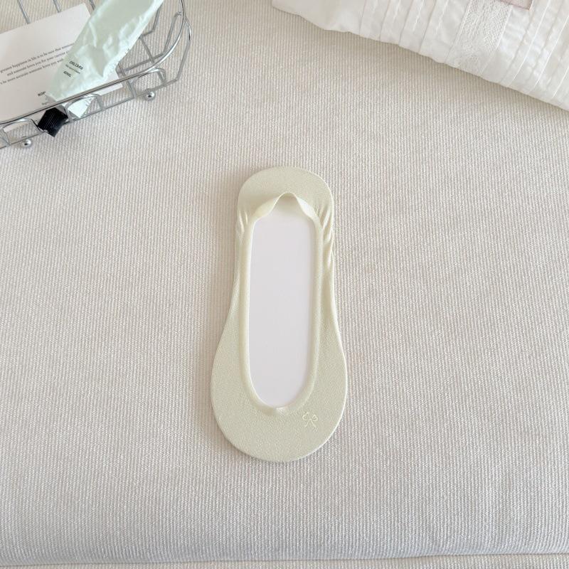 Women's Ultra-Thin Ice Silk Ankle Socks: Low-Cut, Anti-Slip Silicone Heel, Invisible for High Heels.