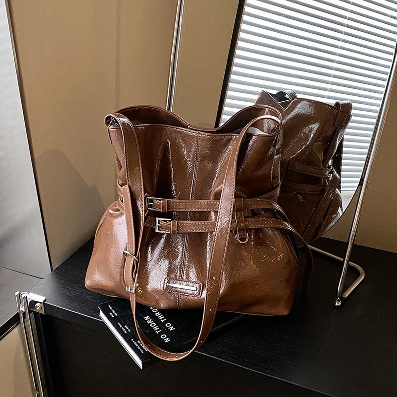 Fashion tote bag women's autumn and winter new large-capacity casual shoulder bag commuter messenger bag