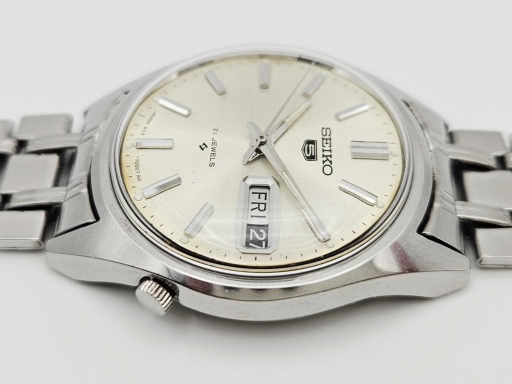 Overhauled 1968 SEIKO 5 earliest original 3 ATM water resistance internal timegrapher 6119-7000, model, bracelet, tested, photos, measurements.