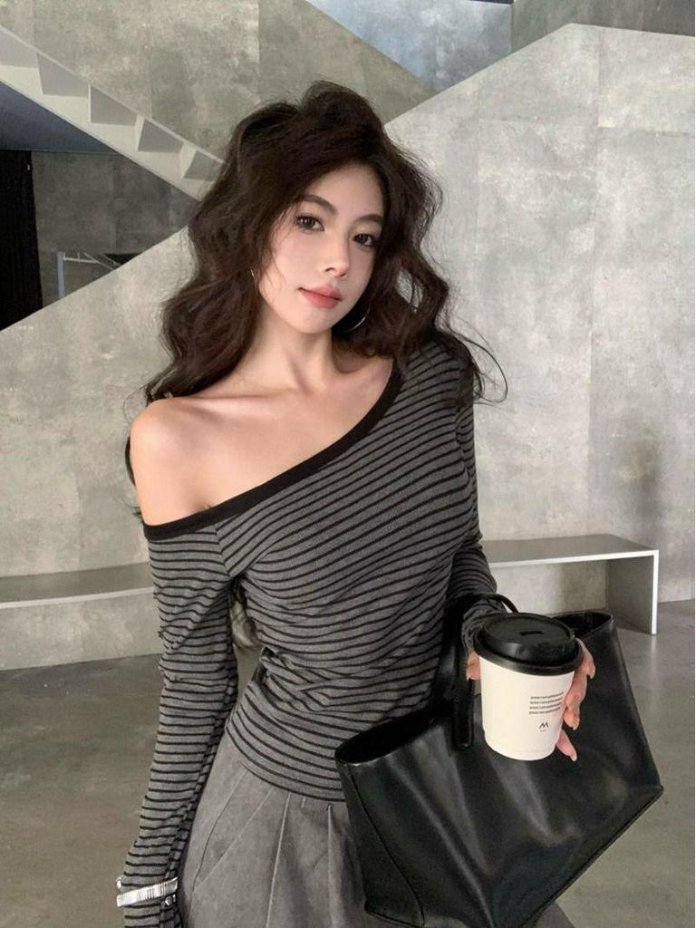 Korean Style Striped One-Shoulder Long Sleeve Top for Women - Autumn 2025 Collection