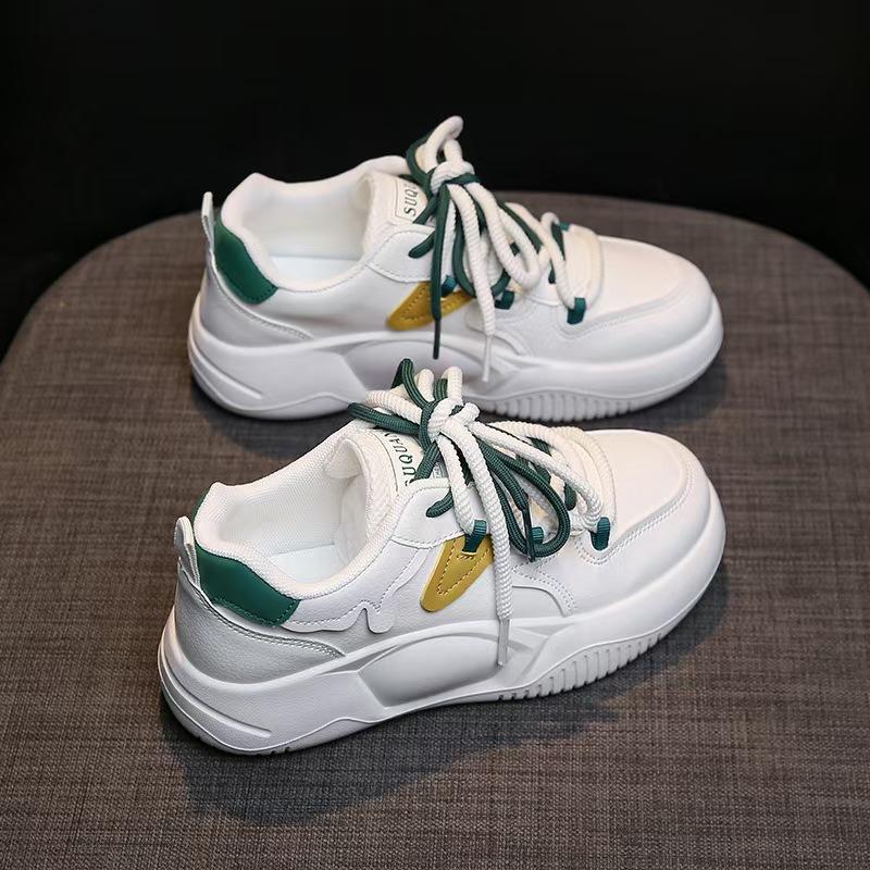 Kleine weiße Schuhe Damen 2025 Herbst neu ins Trend Koreanische Version von Board-Schuhen atmungsaktiv und vielseitig dicksohlig höhenvergrößernd Freizeitschuh