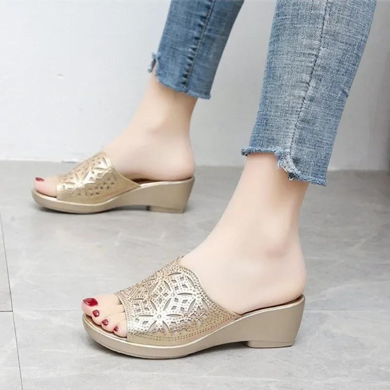 

Модная женская обувь 2025 Лето Бренд С открытым носком Женские тапочки Модные офисные тапочки Женские хрустальные туфли на танкетке с круглым носком Женские сандалии 35