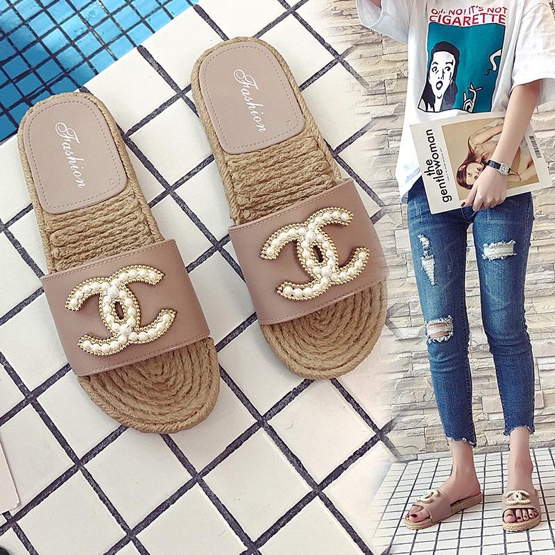 Fashion Women Pearl Plastic Summer Slippers Sandals With Timeless Design For Beach Days